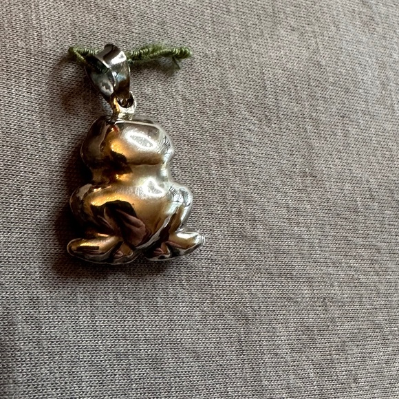 Sterling Silver - Vintage Shiny Frog Toad Cute Puffy Frog Pendant - Picture 3 of 7